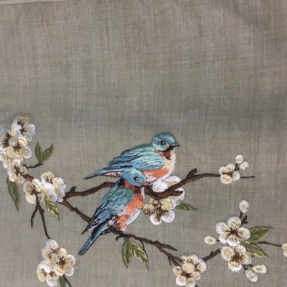 Wellesley Manor Tan Linen Table Runner with Embroidered Birds/Dogwood Tree. NWOT - Picture 4 of 16